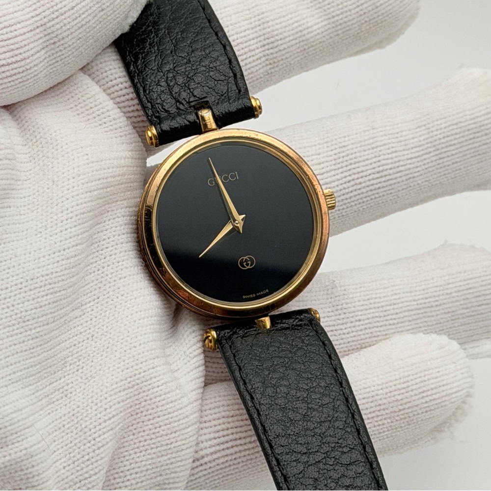 GUCCI VINTAGE BLACK DIAL GOLD-TONE QUARTZ WATCH – 30MM - Picture 8 of 11